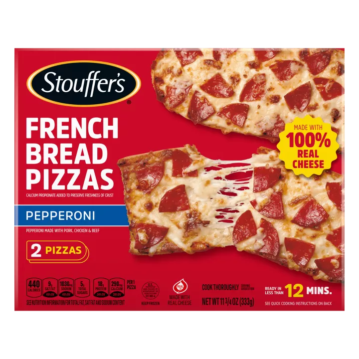 Caja de Pepperoni French Bread Pizza con 2 pedazos de pizza de pan francés junto a una etiqueta azul, el nombre del producto y un logo antiguo de STOUFFER'S.